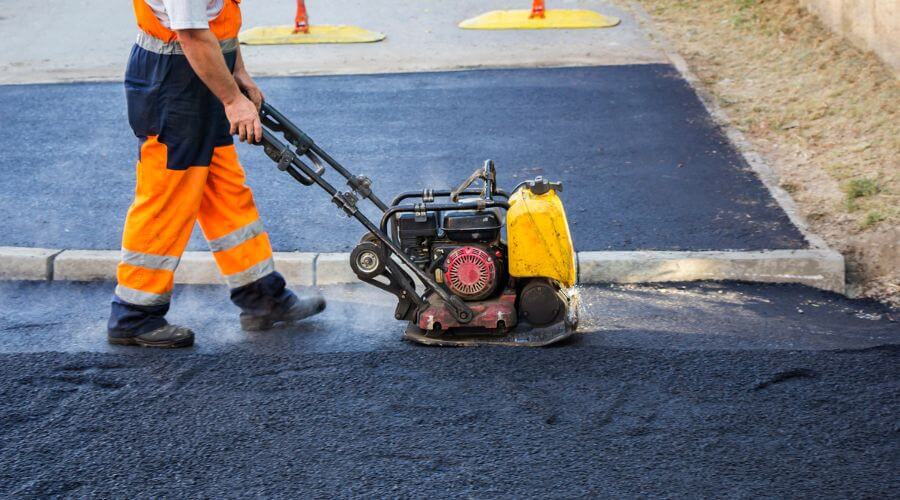 Professional gutter cleaning in Arnoldsville, GA
